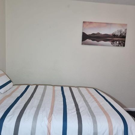 Nice Residential Within Easy Reach Of Town Манчестер Экстерьер фото