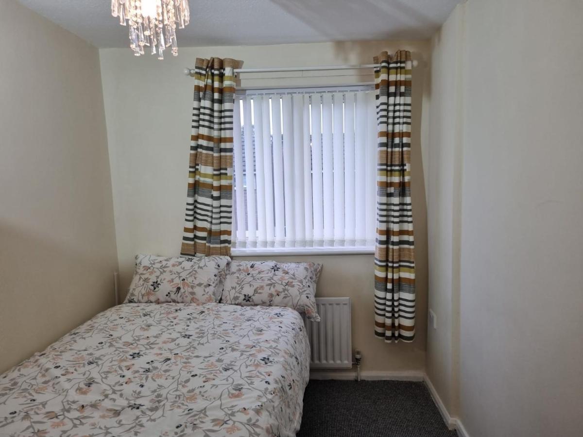 Nice Residential Within Easy Reach Of Town Манчестер Экстерьер фото